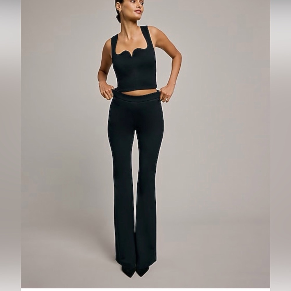 Pull-on Signature Ponte Mid Rise
Bootcut Pant